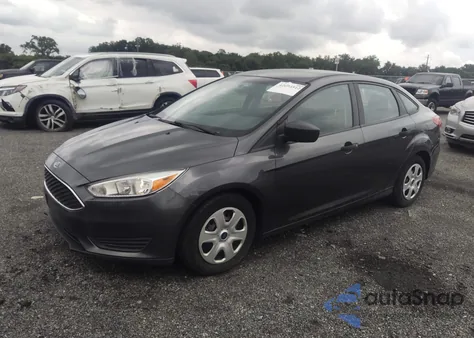 2018 Ford Focus S z USA, uszkodzony, nr VIN 1FADP3E2XJL202164
